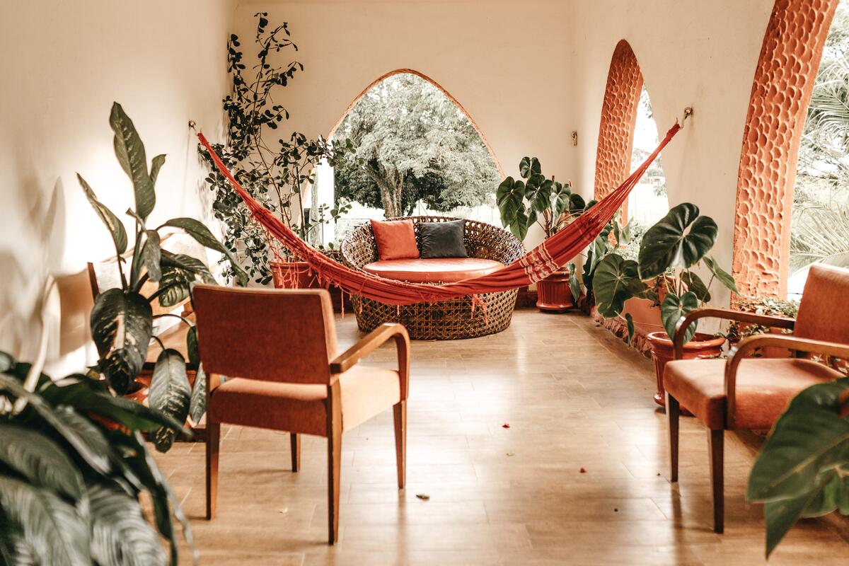 red-hammock-inside-room-3263716.jpg